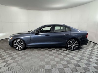 2022 Volvo S60 B5 Momentum