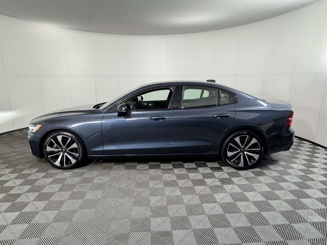 2022 Volvo S60 B5 Momentum