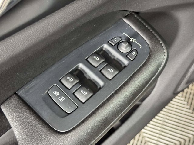 2022 Volvo S60 B5 Momentum