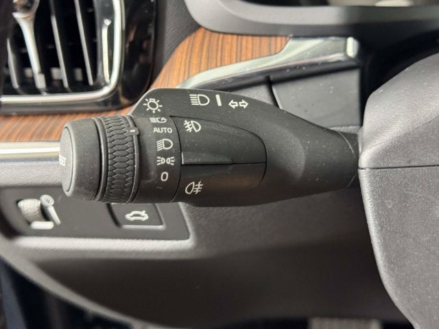 2022 Volvo S60 B5 Momentum